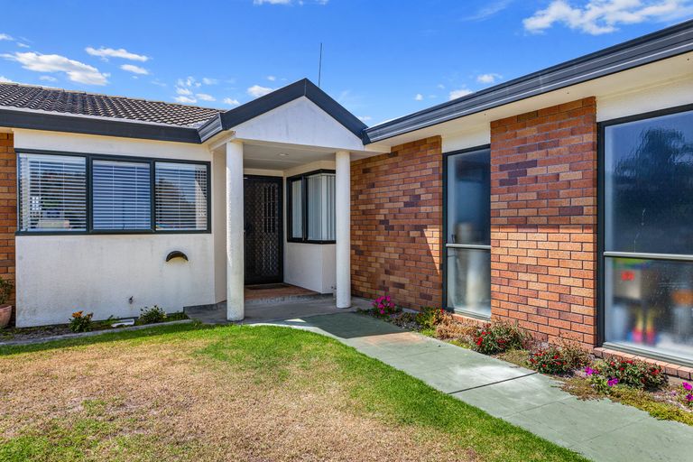 Photo of property in 1 The Glebe, Coastlands, Whakatane, 3120