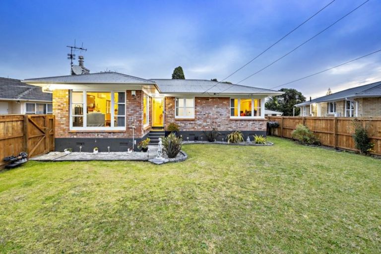 Photo of property in 142 Russell Road, Manurewa, Auckland, 2102