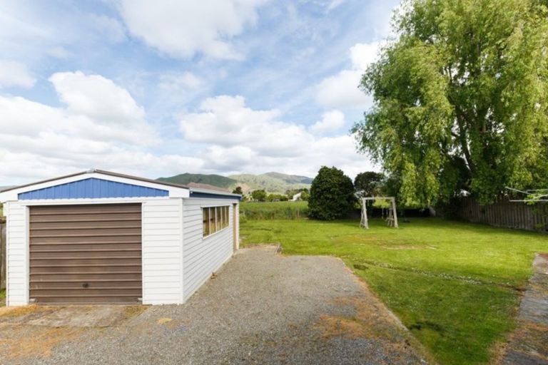 Photo of property in 36 Kowhai Street, Tokomaru, Palmerston North, 4474