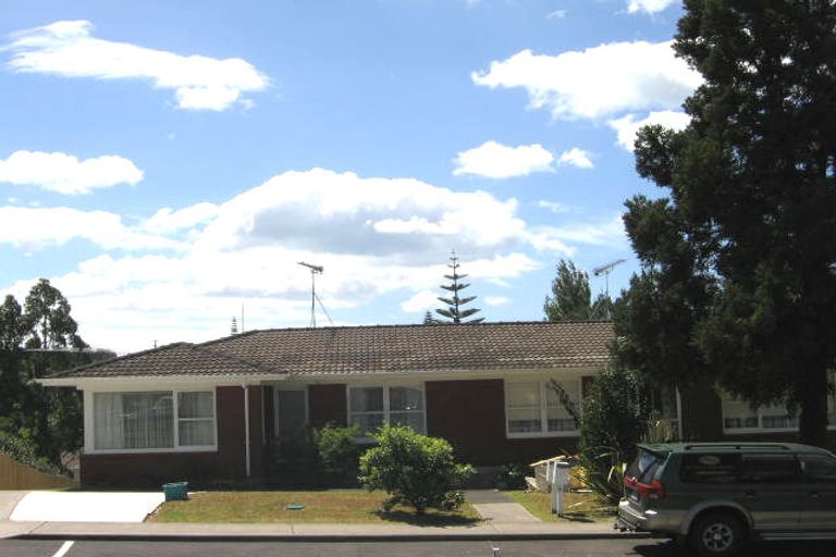 Photo of property in 2/70 Bentley Avenue, Glenfield, Auckland, 0629