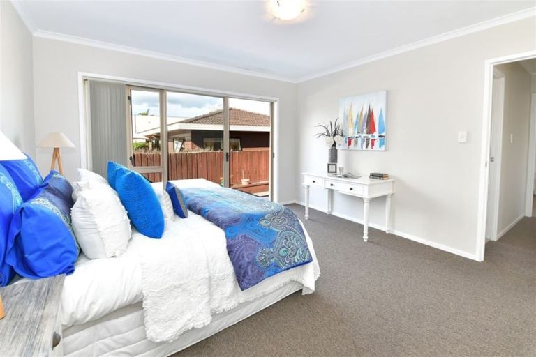 Photo of property in 2/24 Tamariki Avenue, Kelston, Auckland, 0602