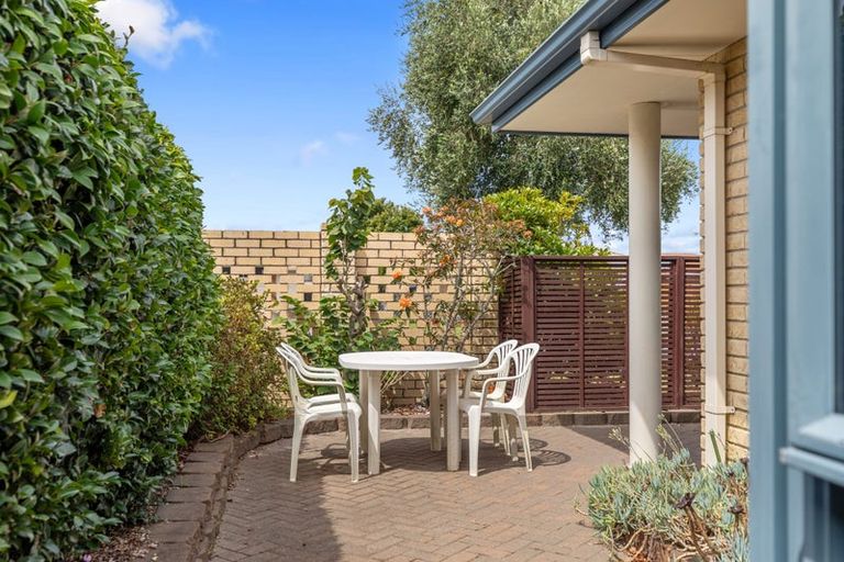 Photo of property in 10 Sandhurst Drive, Papamoa Beach, Papamoa, 3118