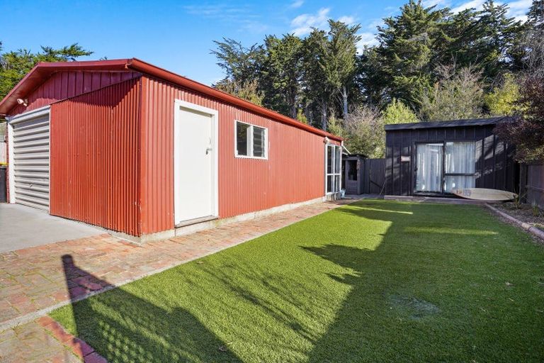 Photo of property in 17 Kiwi Avenue, Waikuku Beach, 7473
