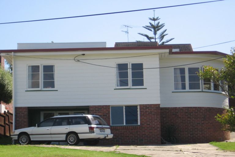 Photo of property in 2/50 Masterton Road, Rothesay Bay, Auckland, 0630