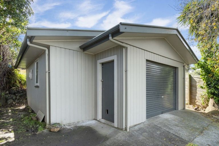 Photo of property in 30 Omokoroa Road, Omokoroa, 3114