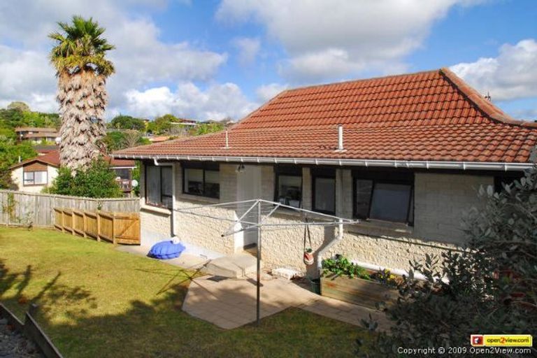 Photo of property in 2/21 Waiau Street, Torbay, Auckland, 0630