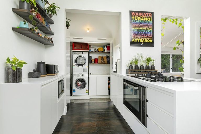 Photo of property in 5 Don Buck Road, Henderson, Auckland, 0614