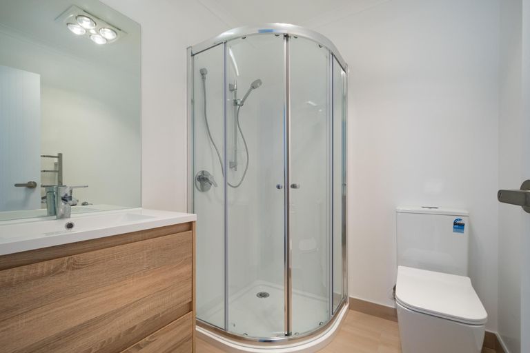 Photo of property in 1/65 College Road, Northcote, Auckland, 0627