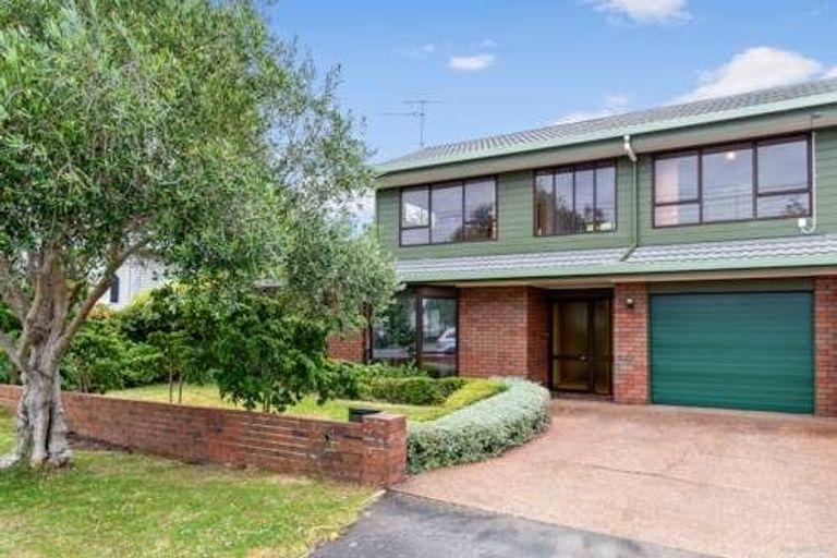 Photo of property in 1/20a Old Lake Road, Narrow Neck, Auckland, 0622