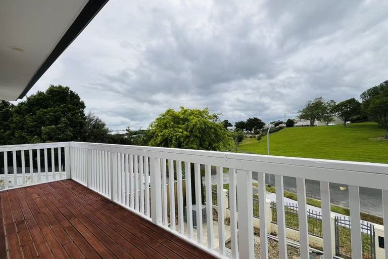 Photo of property in 15 Aronia Way, Goodwood Heights, Auckland, 2105