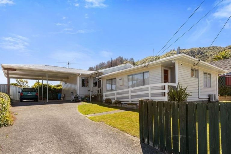 Photo of property in 1/27 Wright Street, Wainuiomata, Lower Hutt, 5014