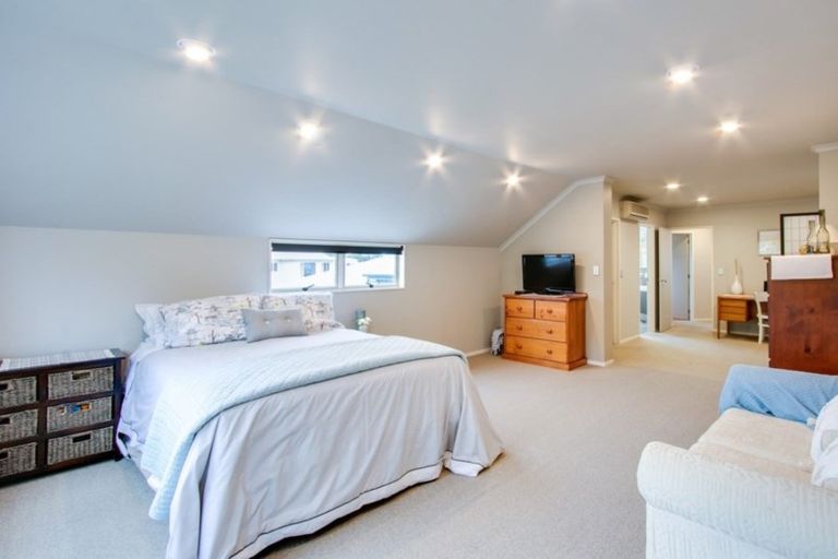 Photo of property in 7 Breakwater Road, Bluff Hill, Napier, 4110