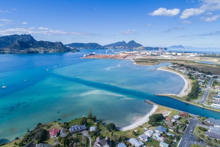 Photo of property in 4 Taurangawaka Road, One Tree Point, 0118