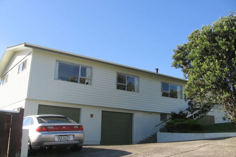 Photo of property in 1 Spicer Place, Tawa, Wellington, 5028