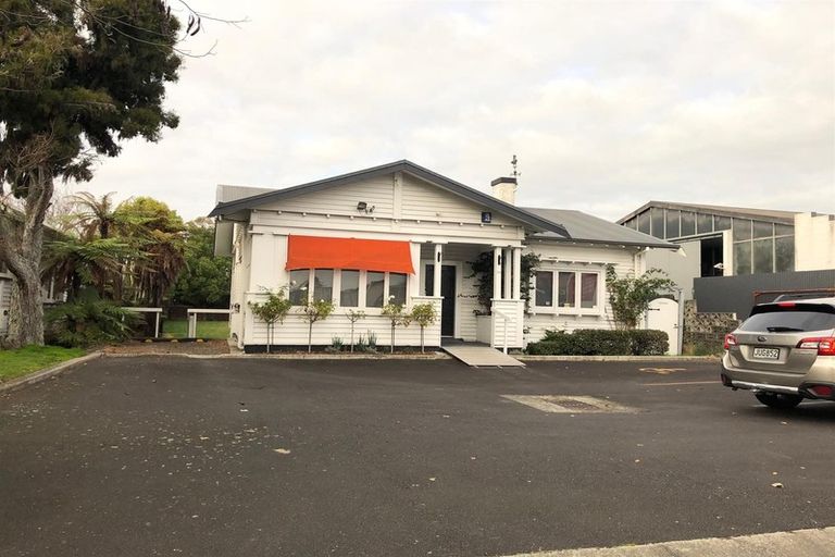 Photo of property in 28 Te Aroha Street, Hamilton East, Hamilton, 3216