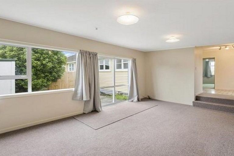 Photo of property in 6 Renfrew Street, Upper Riccarton, Christchurch, 8041