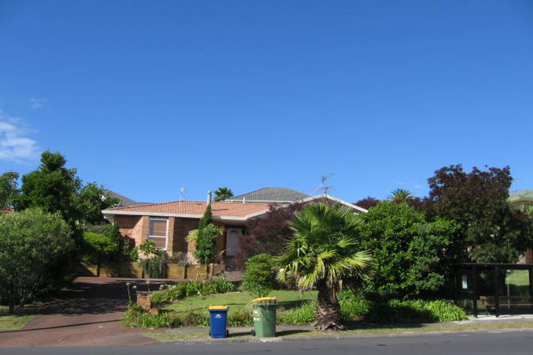 Photo of property in 70 Caribbean Drive, Unsworth Heights, Auckland, 0632