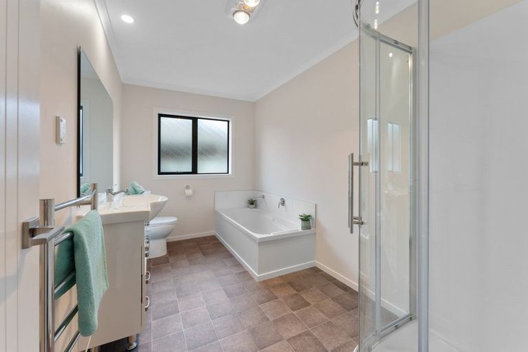 Photo of property in 1147a Fergusson Drive, Clouston Park, Upper Hutt, 5018