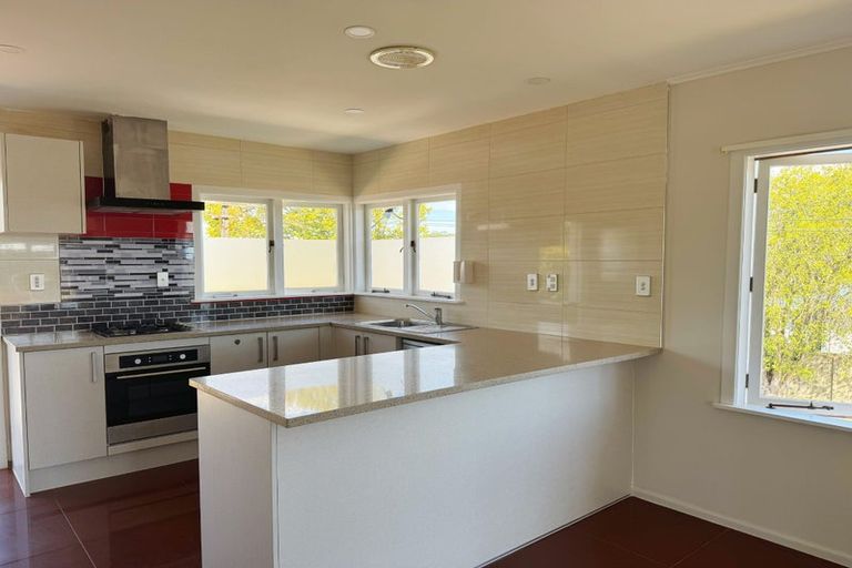 Photo of property in 3 Trinidad Road, Sunnynook, Auckland, 0620