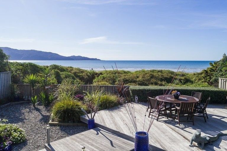 Photo of property in 23 Ara Kuaka, Waikanae Beach, Waikanae, 5036