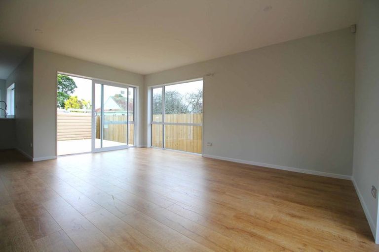 Photo of property in 6b Waddell Avenue, Point England, Auckland, 1072