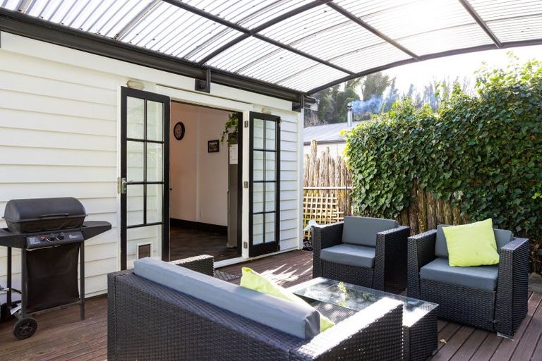 Photo of property in 131 Shakespeare Road, Bluff Hill, Napier, 4110