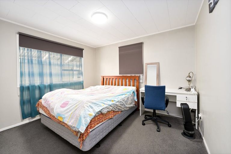 Photo of property in 2/15 Larissa Avenue, Henderson, Auckland, 0610