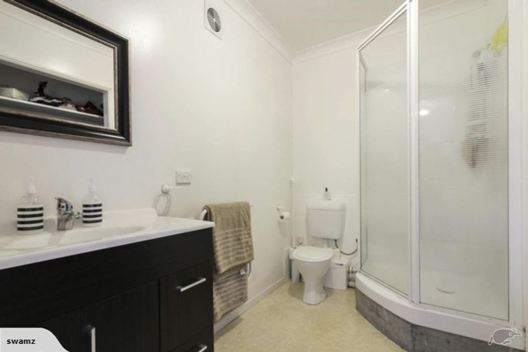 Photo of property in 26 Kingsclere Place, Goodwood Heights, Auckland, 2105