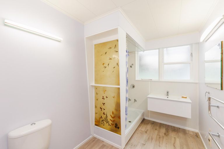 Photo of property in 27 Parkland Crescent, Terrace End, Palmerston North, 4410