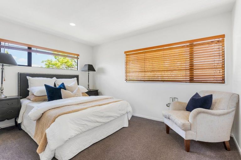 Photo of property in 11 Spalding Rise, Golflands, Auckland, 2013