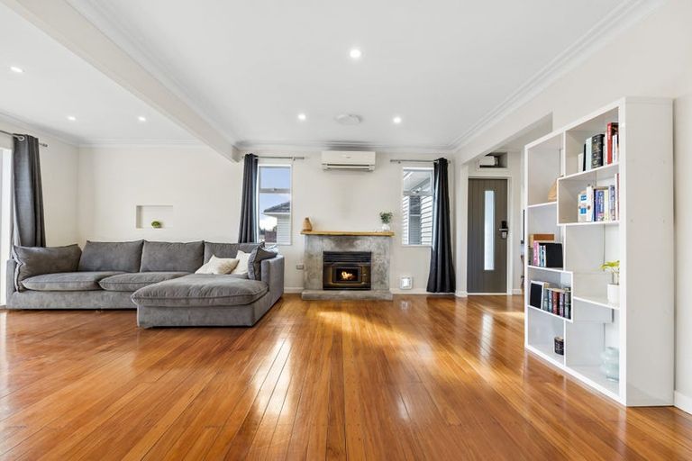 Photo of property in 1/266 Forrest Hill Road, Forrest Hill, Auckland, 0620