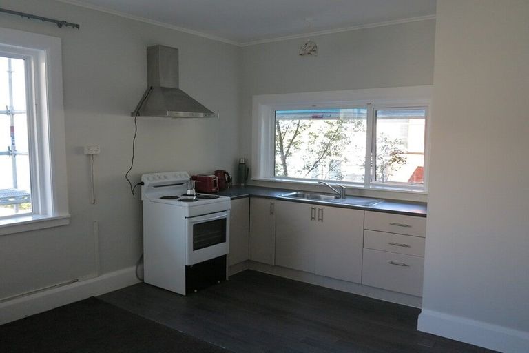 Photo of property in 2/77 Maida Vale Road, Roseneath, Wellington, 6011