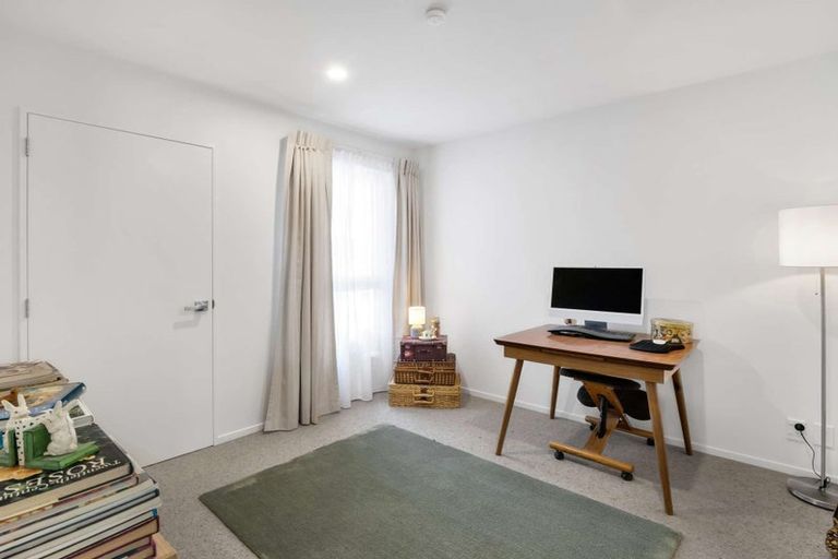 Photo of property in 4 Stonebridge Lane, Oxford, 7430