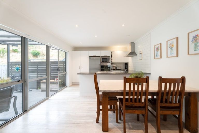 Photo of property in 21 Bickerton Rise, Churton Park, Wellington, 6037