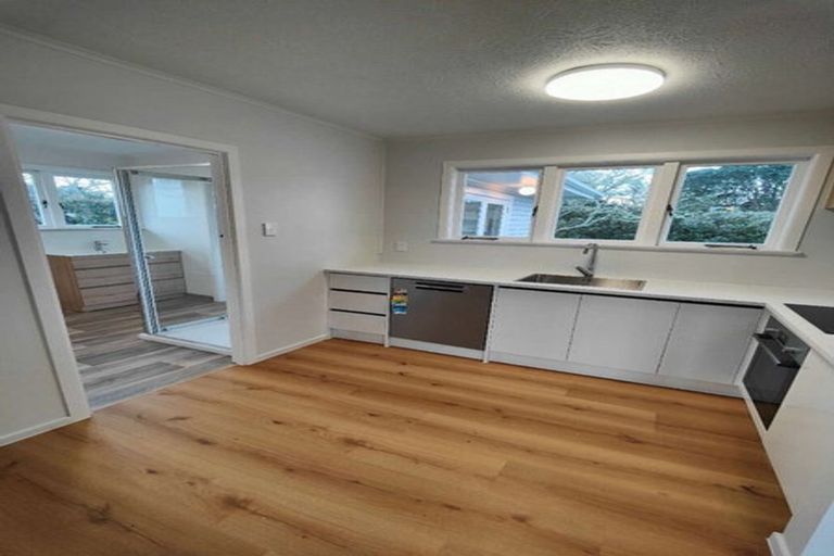 Photo of property in 48 Woodlands Crescent, Browns Bay, Auckland, 0630