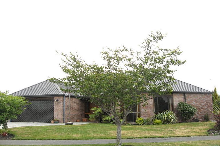 Photo of property in 4 Brackenfield Place, Parklands, Christchurch, 8083