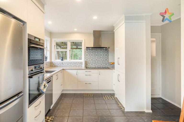 Photo of property in 81 Horoeka Street, Stokes Valley, Lower Hutt, 5019