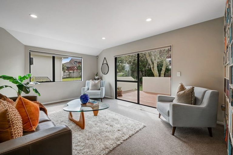 Photo of property in 19 Calypso Way, Unsworth Heights, Auckland, 0632