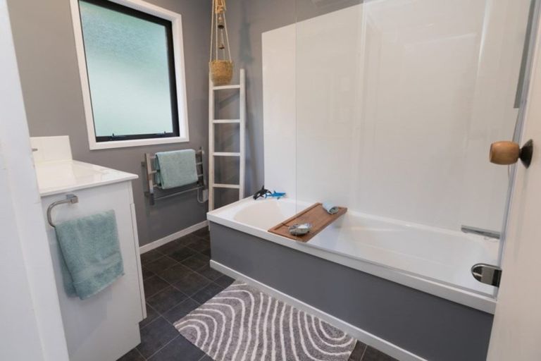 Photo of property in 7 Sombrero View, Ascot Park, Porirua, 5024