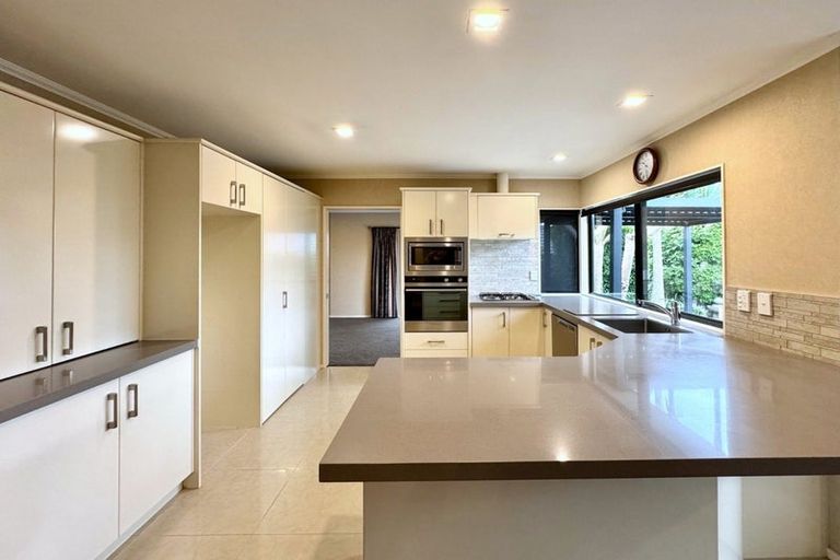 Photo of property in 26 Maghera Drive, East Tamaki Heights, Auckland, 2016