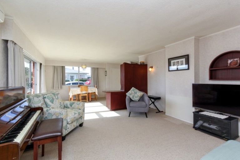 Photo of property in 54a Cutfield Road, New Plymouth, 4310