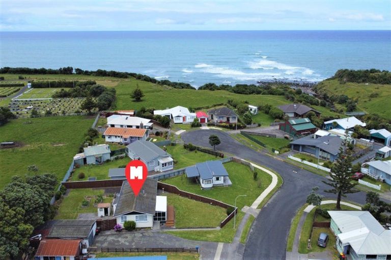 Photo of property in 12 Hickey Place, Opunake, 4616