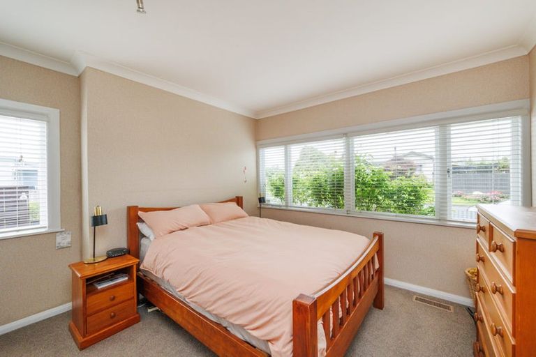 Photo of property in 9 Rosalie Terrace, Kelvin Grove, Palmerston North, 4414