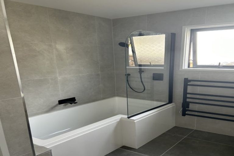 Photo of property in 6a Zingaro Place, Massey, Auckland, 0614