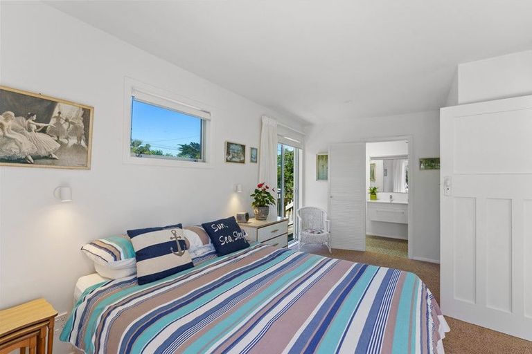 Photo of property in 1 Rodney Avenue, Te Horo Beach, Otaki, 5581