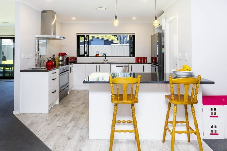 Photo of property in 17 Gilruth Road, Wallaceville, Upper Hutt, 5018