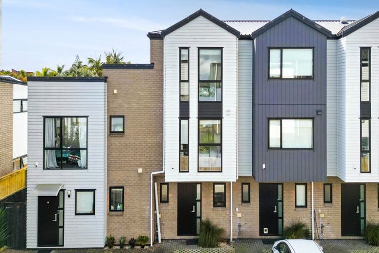 Photo of property in 7 Waru Lane, Te Atatu Peninsula, Auckland, 0610