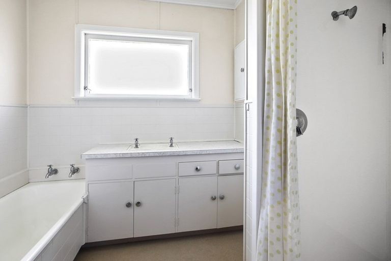 Photo of property in 2 Mears Road, St Andrews, Hamilton, 3200