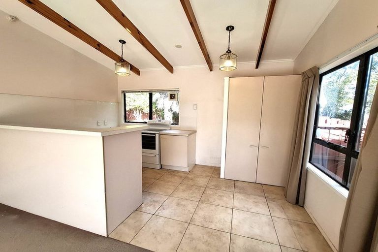 Photo of property in 1a Charnley Grove, Glenfield, Auckland, 0629