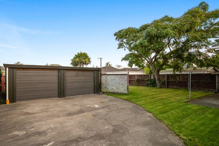 Photo of property in 27 Liverton Crescent, Bishopdale, Christchurch, 8053